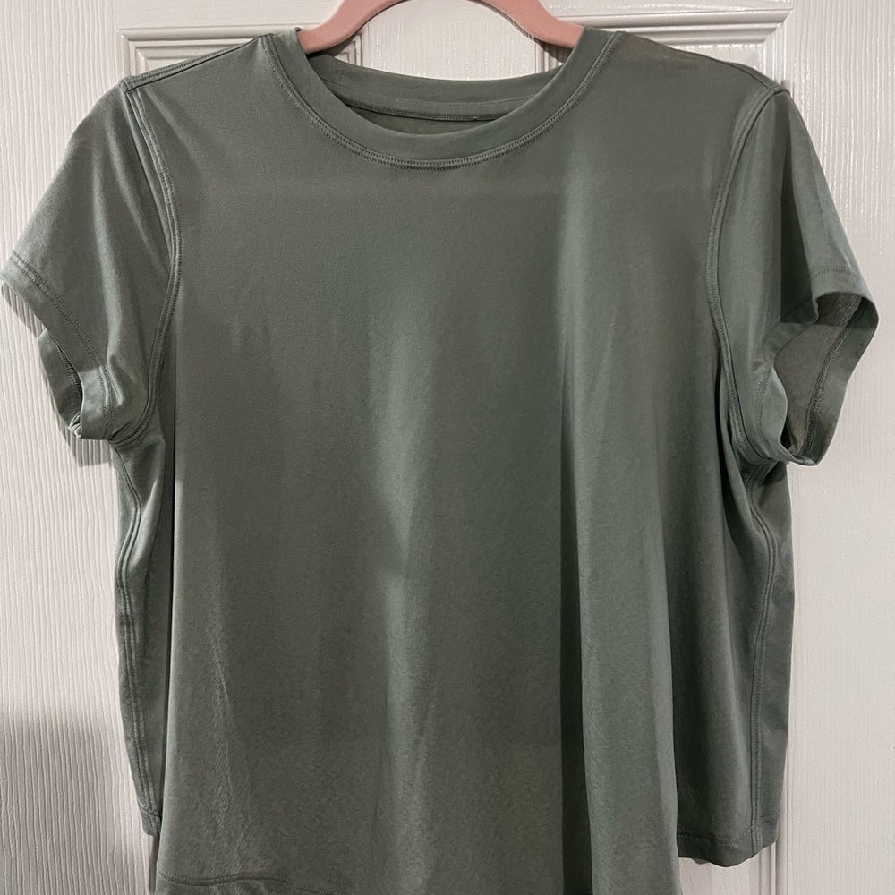 Lululemon Lightweight Training Green Women's Top-Size 6